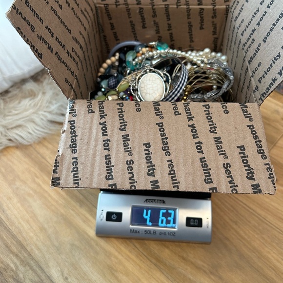 Jewelry lot 4.6 pounds - Picture 2 of 3